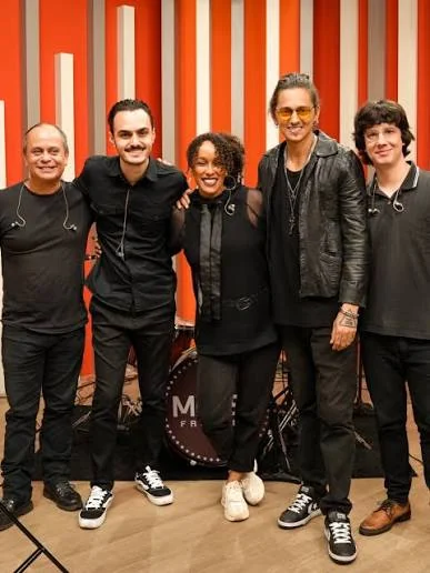 Integrantes em foto de grupo
